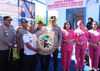 Kapolda Kalimantan Tengah (Kalteng) bersama jajaran melaksanakan peresmian program bedah rumah bagi warga kurang mampu di Desa Pulau Telo, Kecamatan Selat, Kabupaten Kapuas, Rabu (24/6/2026).