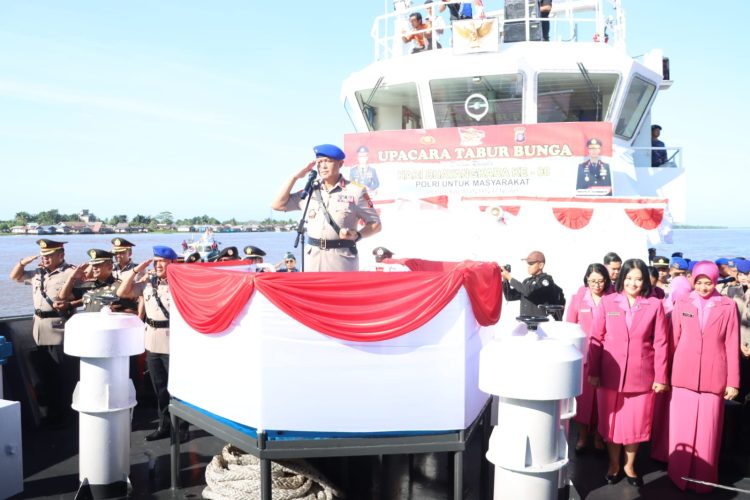 Kepolisian Daerah Kalimantan Tengah melaksanakan Upacara Tabur Bunga (Ziarah Laut) di Daerah Aliran Sungai (DAS) Kapuas, Rabu (24/6/2026) pagi.