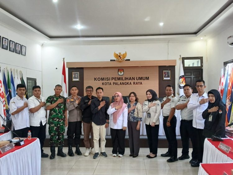 Rakor berlangsung di Aula Kantor Komisi Pemilihan Umum (KPU) Kota Palangka Raya, Jalan Tangkasiang, Kota Palangka Raya, Kalimantan Tengah, yang turut dihadiri oleh unsur forkopimda tingkat kota, Rabu (24/6/2026) siang. 