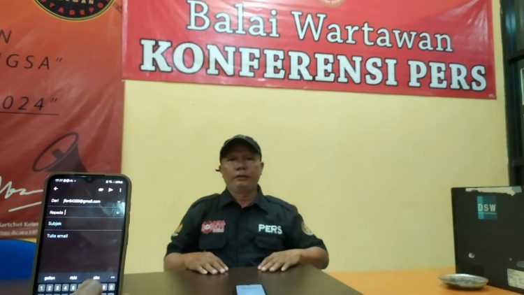 Seorang wartawan media online berinisial YN (50) Tahun mengaku menjadi korban dugaan pengancaman dan intimidasi menggunakan senjata tajam oleh seorang pria berinisial YM di wilayah Desa Singajaya, Kecamatan Jonggol, Kabupaten Bogor.