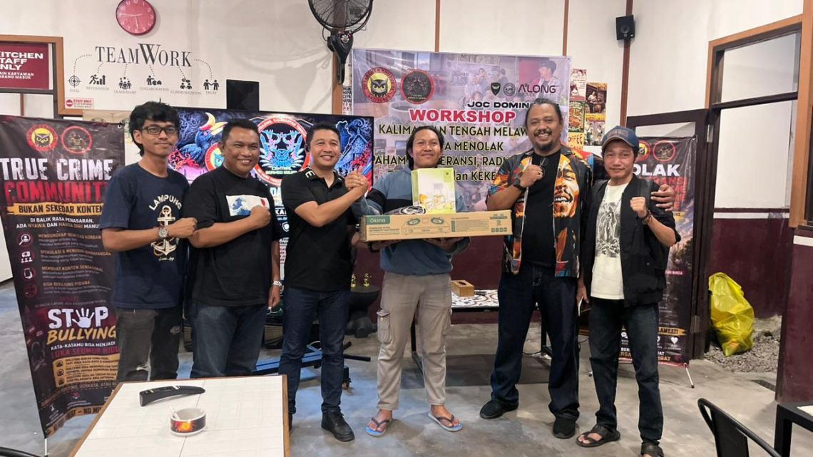 Kapolsek Pahandut AKP Iyudi Hartanto, S.T.K., S.I.K. menghadiri Workshop Kalimantan Tengah Melawan serta Menolak Paham Intoleransi, Radikalisme, Terorisme, dan Kekerasan yang dirangkaikan dengan pembukaan Pertandingan Domino JOC S-6 (Cup Season 6). Kegiatan berlangsung di A'Long Space Coffee, Jalan Janah Jari, Kelurahan Langkai, Kecamatan Pahandut, Sabtu (27/6/2026).