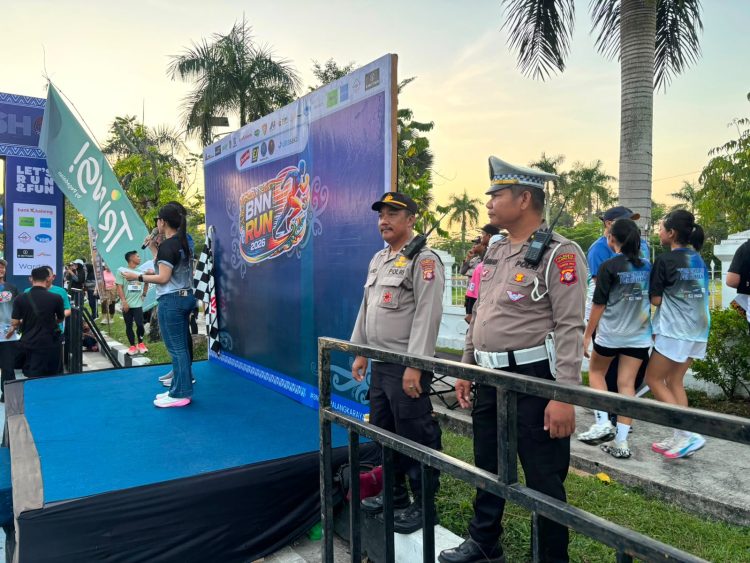 Polresta Palangka Raya melaksanakan pengamanan kegiatan BNN Fun Walk V3 yang diselenggarakan oleh BNN Provinsi Kalimantan Tengah di kawasan Bundaran Besar Kota Palangka Raya.
