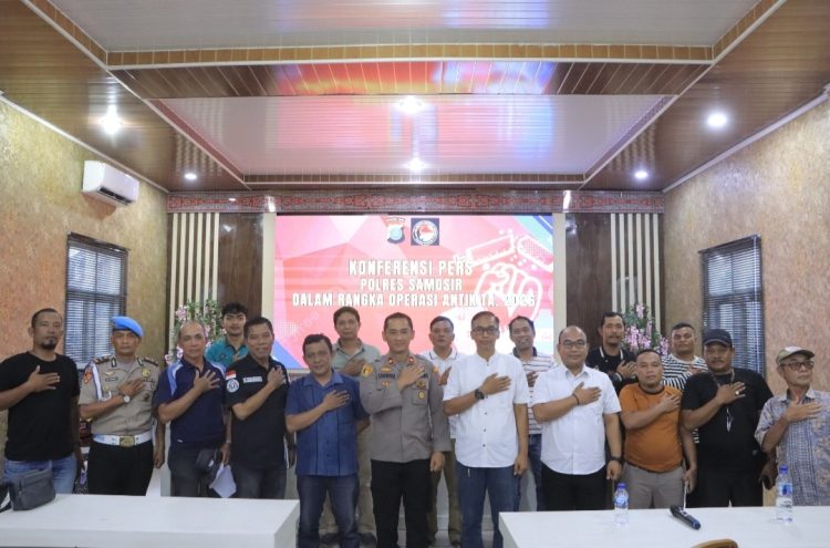Polres Samosir menggelar press release hasil pengungkapan kasus narkotika selama pelaksanaan Operasi Antik Toba 2026 periode 13 Mei hingga 2 Juni 2026. Kegiatan tersebut berlangsung di Aula Pusuk Buhit Mako Polres Samosir, Rabu (3/6/2026), dan dipimpin Wakapolres Samosir Kompol Briston AM Napitupulu, S.T., S.I.K.