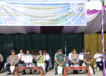 Polres Samosir menggelar Apel Gelar Pasukan Pengamanan Event Trail of The Kings (ToTK) by Ultra Trail du Mont Blanc (UTMB) 2026 di Tanah Lapang Pangururan Kelurahan Pasar Pangururan Kecamatan Pangururan Kabupaten Samosir, Jumat (11/6/2026) pagi.