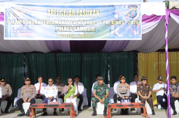 Polres Samosir menggelar Apel Gelar Pasukan Pengamanan Event Trail of The Kings (ToTK) by Ultra Trail du Mont Blanc (UTMB) 2026 di Tanah Lapang Pangururan Kelurahan Pasar Pangururan Kecamatan Pangururan Kabupaten Samosir, Jumat (11/6/2026) pagi.