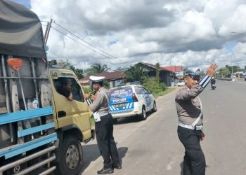 Satlantas Polres Kotawaringin Timur melaksanakan kegiatan Patroli simpatik untuk mengurangi angka kecelakaan lalu lintas di Wilkum Polres Kotawaringin Timur. Sabtu siang 13 Juni 2026
