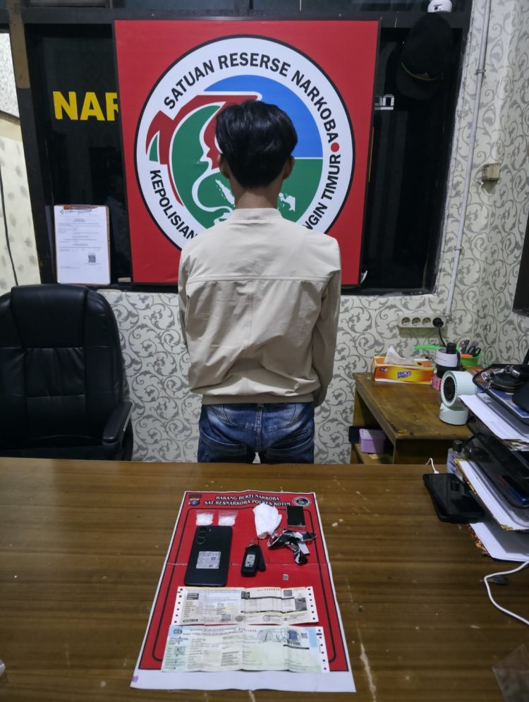 Satresnarkoba Polres Kotawaringin Timur. telah mengamankan seorang pria warga Pelangsian berinisial Sdr PR Bin BR 32 th, saat membawa dan menyimpan 2 paket sabu dengan berat kotor 8,84 (delapan koma delapan empat) gram, pada hari Senin tanggal 15/06/2026 skj 17.00 Wib.