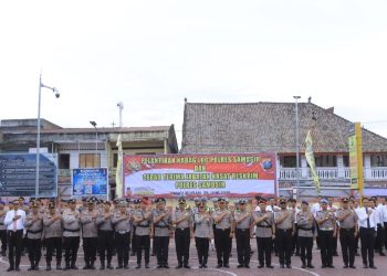 Kapolres Samosir, AKBP Rina Sry Nirwana Tarigan, S.I.K., M.H., memimpin langsung Upacara Pelantikan Kepala Bagian Logistik (Kabag Log) serta Serah Terima Jabatan (Sertijab) Kepala Satuan Reserse Kriminal (Kasat Reskrim) Polres Samosir yang berlangsung di Lapangan Mako Polres Samosir, Senin (29/6/2026) pukul 08.00 WIB.