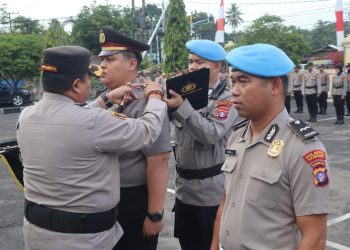 Sebanyak 41 personel Polresta Palangka Raya menerima kenaikan pangkat sebagai bentuk penghargaan atas dedikasi, loyalitas, serta pengabdian dalam melaksanakan tugas kepolisian.