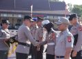 Kapolres Seruyan AKBP BEDDY SUWENDI, S.H., S.I.K. memimpin langsung Upacara Korps Raport Kenaikan Pangkat Perwira, Bintara, dan ASN Polri di lingkungan Polres Seruyan pada Selasa (30/6) pukul 08.00 WIB, bertempat di Halaman Mapolres Seruyan.