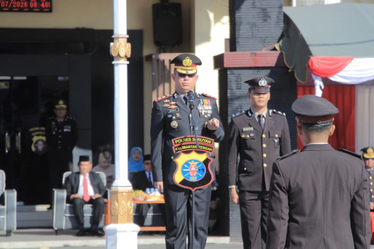 Suasana khidmat dan penuh kebanggaan mewarnai pelaksanaan Upacara Peringatan Hari Bhayangkara Ke-80 Tahun 2026 pada Senin (1/7) pukul 08.00 WIB, bertempat di Lapangan Mapolres Seruyan, Jalan A. Yani, Kuala Pembuang, Kabupaten Seruyan. Kapolres Seruyan AKBP BEDDY SUWENDI, S.H., S.I.K. bertindak selaku Inspektur Upacara.