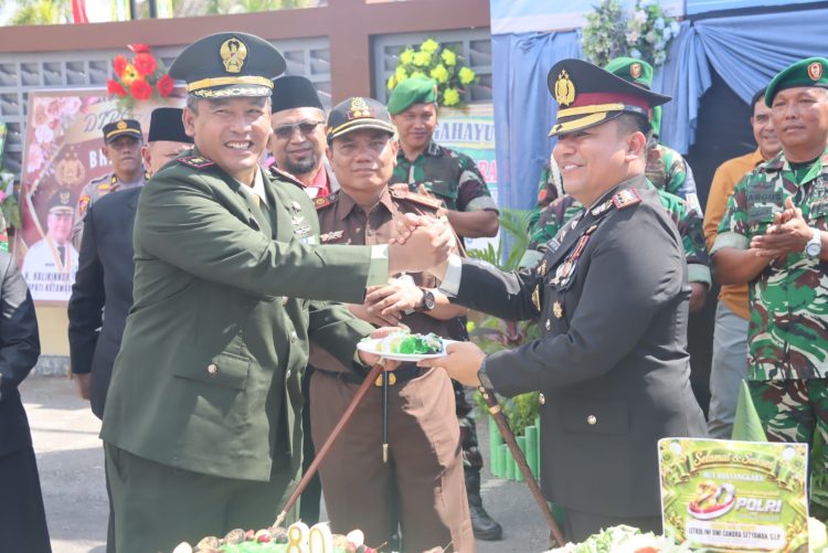 Suasana khidmat dan penuh semangat menyelimuti halaman Mapolres Kotawaringin Timur saat diadakan Syukuran HUT Bhayangkara ke 80, kegiatan dipimpin langsung Kapolres Kotim AKBP Resky Maulana Zulkarnain, S.H., S.I.K., M.H., pada hari Rabu pagi (01/07/2026).