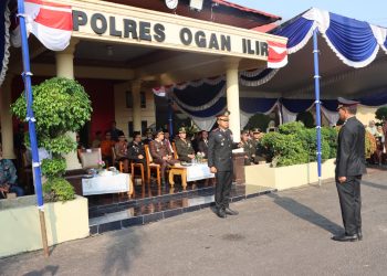 Kapolres Ogan Ilir, AKBP Bagus Suryo Wibowo, S.I.K., M.H., bertindak selaku Inspektur Upacara, sedangkan Komandan Upacara dijabat IPDA Gandhi Prianata, S.H. Peserta upacara terdiri dari personel Polri, TNI, Brimob, Brigif, Satpol PP, Dishub, BPBD, Damkar, Dinas Kesehatan, mahasiswa, Pramuka, hingga pelajar SMA.