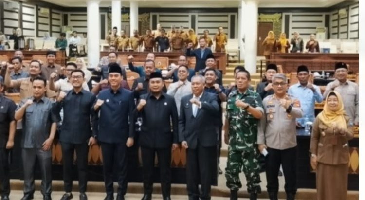 Dewan Perwakilan Rakyat Daerah (DPRD) Kabupaten Ogan Komering Ilir (OKI) menggelar Rapat Paripurna XII, XIII, XIV, dan XV di Ruang Rapat Paripurna DPRD OKI, Senin (8/6/2026). 