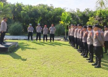 Kapolsek Sabangau Iptu Agung Setiyanto menerima sekaligus memberikan arahan kepada peserta Pendidikan Pengembangan Spesialisasi (Dikbangpes) Bintara Dasar Fungsi Teknis (FT) Binmas Gelombang III Tahun Anggaran 2026 SPN Polda Kalteng yang melaksanakan praktik belajar luar di wilayah Kelurahan Kalampangan, Kecamatan Sabangau.