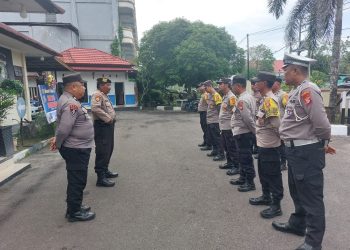Polsek Pahandut melaksanakan apel serah terima sebagai langkah awal untuk memastikan kesiapan personel sebelum melaksanakan tugas kepolisian dan pelayanan kepada masyarakat.