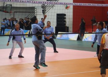 Suasana pembukaan Turnamen Voli Kapolda Cup II Tahun 2026 di GOR Indoor Serbaguna, Jalan Tjilik Riwut Km. 5,5, Palangka Raya, Jumat (3/7/2026) sore, semakin semarak dengan digelarnya pertandingan ekshibisi yang mempertemukan tim Kapolres jajaran Polda Kalimantan Tengah melawan tim voli putri.