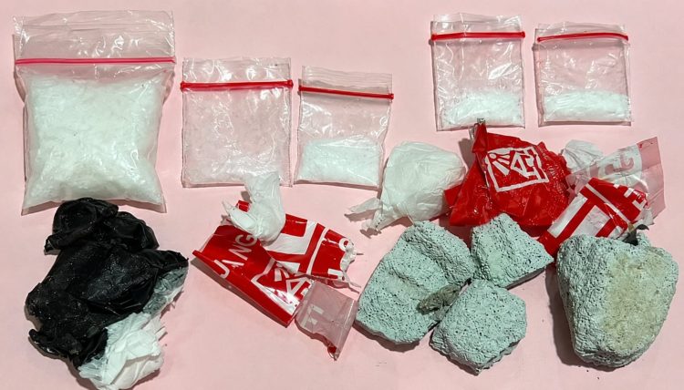 petugas berhasil mengamankan lima paket sabu dengan berat bruto 12,07 gram, satu unit handphone, satu unit sepeda motor, satu tas selempang, kartu ATM, alat hisap sabu (bong), empat pipet kaca, dua korek api modifikasi, sedotan, isolasi, plastik klip, serta sejumlah perlengkapan lain yang digunakan untuk mengemas dan mengedarkan narkotika.