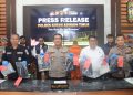 Polres Kotawaringin Timur menggelar konferensi pers terkait pengungkapan perkara dugaan pembunuhan dan atau pengeroyokan yang terjadi pada Minggu, 28 Juni 2026 sekira jam 01.30 Wib di Jalan Yulianus Nenson RT. 07 RW. 005, Kel. Kuala Kuayan, Kec. Mentaya Hulu, Kab. Kotim, Kalteng.