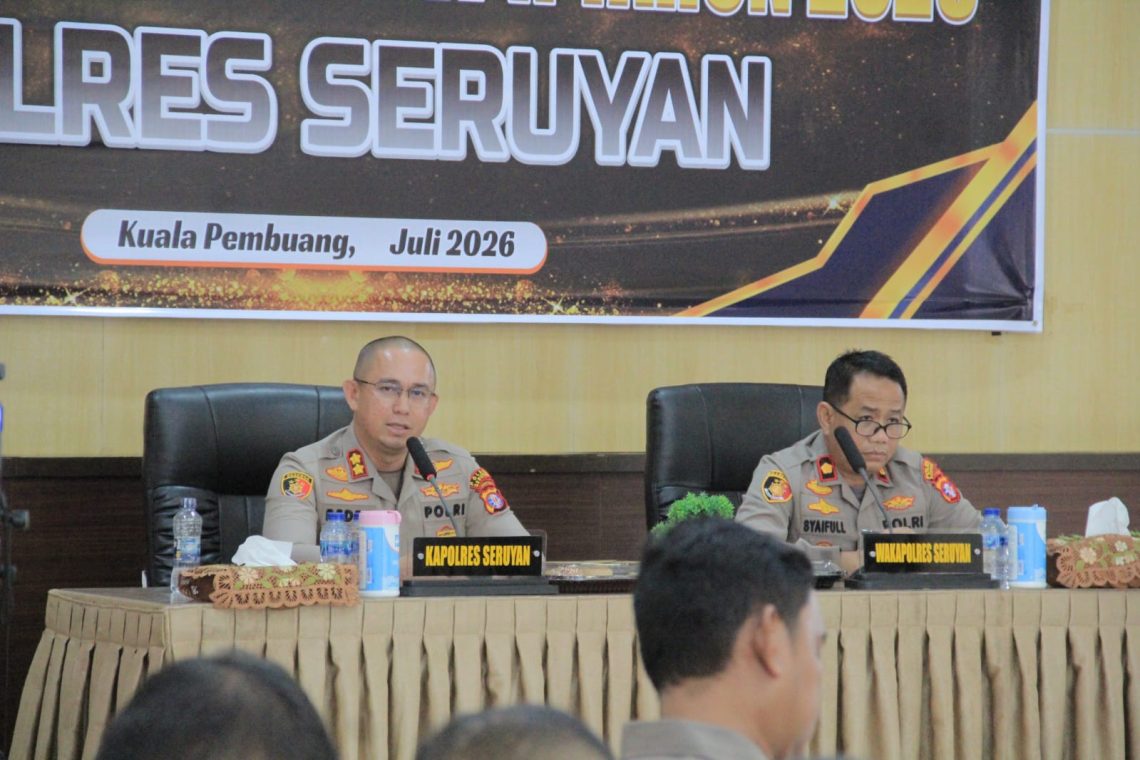 Kapolres Seruyan AKBP BEDDY SUWENDI, S.H., S.I.K. memimpin Gelar Operasional Triwulan II Tahun 2026 pada Senin 6/7/2026 pukul 14.00 WIB hingga selesai, bertempat di Aula Patriatama 95 Polres Seruyan. Kegiatan diikuti oleh Wakapolres Seruyan Kompol Syaifullah, S.H., M.H., Pejabat Utama Polres Seruyan, Kapolsek jajaran, serta para Kanit Polres dan Polsek jajaran.