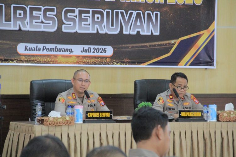 Kapolres Seruyan AKBP BEDDY SUWENDI, S.H., S.I.K. memimpin Gelar Operasional Triwulan II Tahun 2026 pada Senin 6/7/2026 pukul 14.00 WIB hingga selesai, bertempat di Aula Patriatama 95 Polres Seruyan. Kegiatan diikuti oleh Wakapolres Seruyan Kompol Syaifullah, S.H., M.H., Pejabat Utama Polres Seruyan, Kapolsek jajaran, serta para Kanit Polres dan Polsek jajaran.