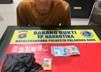 Seorang pria berinisial M (38) diamankan oleh Satuan Reserse Narkoba (Satresnarkoba) Polresta Palangka Raya, Polda Kalteng akibat tertangkap tangan memiliki 6 paket narkotika yang diduga jenis sabu. 