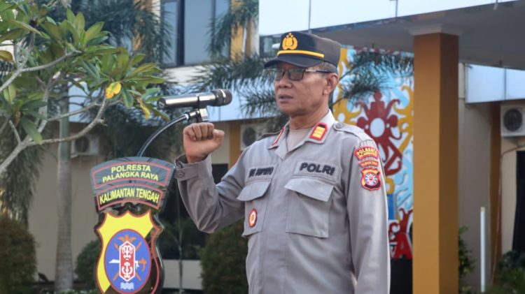 Kepala Satuan Pembinaan Masyarakat (Kasatbinmas) Polresta Palangka Raya, Polda Kalteng, AKP Dig Supriyo saat memimpin apel pagi kesatuannya, Kamis (9/7/2026) pagi. 