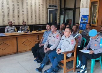 Kegiatan yang digelar secara virtual tersebut diikuti oleh seluruh personel di Mapolsek Pahandut dengan penuh khidmat sebagai agenda rutin pembinaan mental dan spiritual di lingkungan Polri.