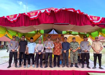 Kapolres Seruyan AKBP BEDDY SUWENDI, S.H., S.I.K. turun langsung meninjau proses pemungutan suara di beberapa TPS pada Sabtu (11/7) pukul 13.00 WIB. Peninjauan dilakukan di Desa Bangkal dan Desa Salonok, Kecamatan Seruyan Raya, Kabupaten Seruyan.