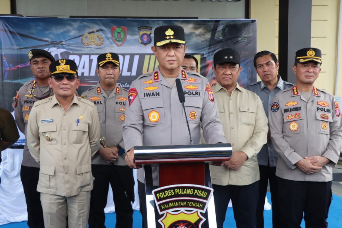 Kapolda Kalimantan Tengah Irjen Pol Iwan Kurniawan bersama Gubernur, H. Agustiar Sabran melakukan patroli udara di wilayah Kabupaten Pulang Pisau sebagai langkah mengantisipasi kebakaran hutan dan lahan (karhutla) di tengah musim kemarau yang berlangsung lebih panjang dibanding tahun sebelumnya.
