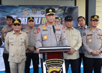 Kapolda Kalimantan Tengah Irjen Pol Iwan Kurniawan bersama Gubernur, H. Agustiar Sabran melakukan patroli udara di wilayah Kabupaten Pulang Pisau sebagai langkah mengantisipasi kebakaran hutan dan lahan (karhutla) di tengah musim kemarau yang berlangsung lebih panjang dibanding tahun sebelumnya.