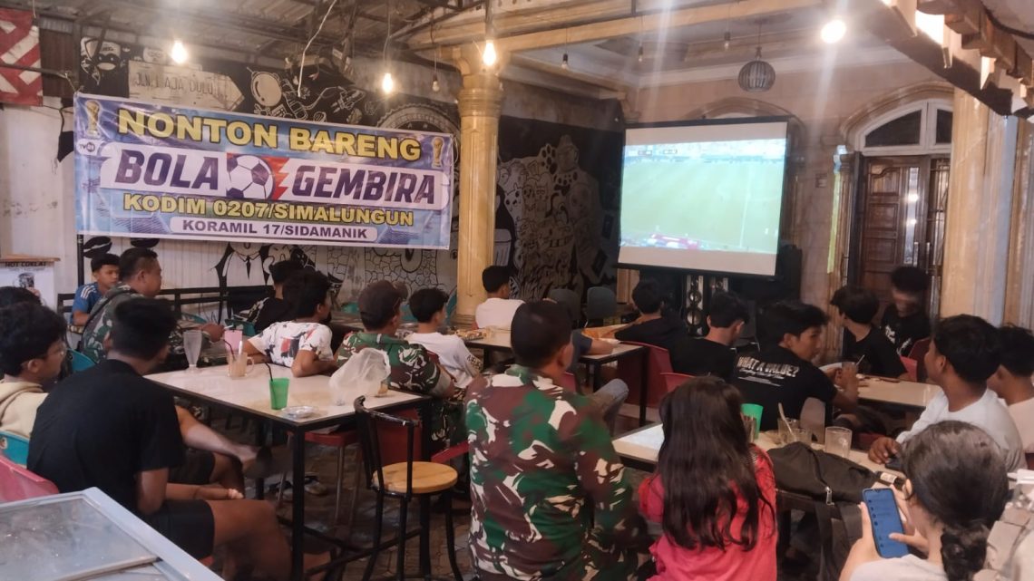 Semangat kebersamaan kembali terasa dalam gelaran Nonton Bareng (Nobar) Semarak Bola Gembira Piala Dunia 2026 yang diselenggarakan Kodim 0207/Simalungun pada Minggu (12/7/2026) pukul 04.00 WIB hingga selesai