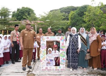 Wali Kota Sabang Zulkifli H. Adam mengimbau para ayah atau wali ayah di Kota Sabang untuk mengantar anak ke sekolah sebagai bentuk keterlibatan aktif keluarga dalam mendukung pendidikan dan tumbuh kembang anak.