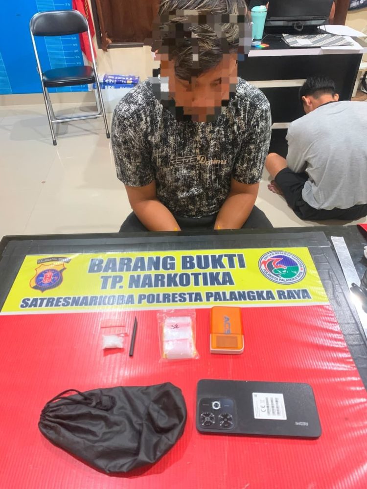 Seorang pria berinisial M.A.R.(26) diamankan di sebuah barak di Jalan Pandan Sari, Kelurahan Langkai, Kecamatan Pahandut, Kota Palangka Raya, Jumat (10/7/2026) sekitar pukul 15.30 WIB.