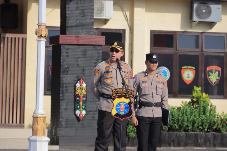 Kapolres Seruyan AKBP Beddy Suwendi, S.H., S.I.K. memimpin kegiatan Apel Pagi Jam Pimpinan pada Senin, 13 Juli 2026, pukul 07.30 WIB, di Halaman Mapolres Seruyan. Apel diikuti oleh Wakapolres Seruyan Kompol Syaifullah, S.H., M.H., Pejabat Utama Polres Seruyan, seluruh personel Polres Seruyan, serta personel Polsek jajaran.