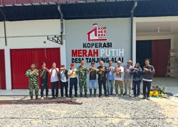 Salah satu dari program KDMP tersebut di Desa Tanjung Alai Kecamatan Kandis Kabupaten Ogan Ilir (OI) Provinsi Sumatera Selatan ini sedang di lakukan finishing tahap akhir karena beberapa waktu lalu terjadi insiden bencana ambruknya kanopi gedung KDMP namun sekarang sudah di perbaiki dan siap untuk di operasionalkan.