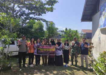 Bhabinkamtibmas Kelurahan Tanjung Pinang melaksanakan sosialisasi pencegahan Kebakaran Hutan dan Lahan (Karhutla) kepada masyarakat sebagai upaya meningkatkan kewaspadaan menghadapi musim kemarau dan cuaca ekstrem.
