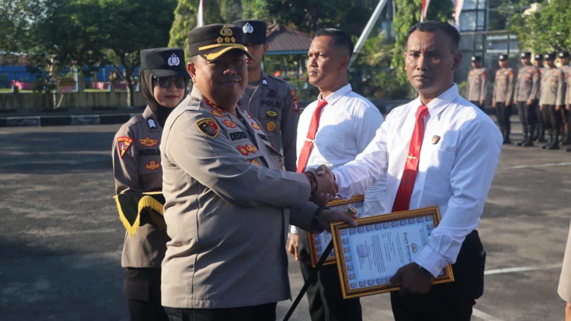Penghargaan diberikan kepada AKP Eko Basuki Trimortiono, bersama 14 personel atas keberhasilan mengungkap tindak pidana pembunuhan dan curanmor, Ipda Subiyanto Heri Widodo, atas keberhasilan mengungkap tindak pidana narkotika, serta Brigadir Irsyad Nur Salim, atas dedikasinya sebagai Operator Quick Wins Polresta Palangka Raya.