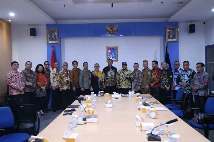 Kepala BNN RI, Suyudi Ario Seto, didampingi oleh para Pejabat Tinggi Madya dan Pratama, menerima audiensi Pemerintah Provinsi Kalimantan Tengah dalam rangka pemberian hibah tanah dan bangunan untuk mendukung penguatan kelembagaan BNN di daerah.