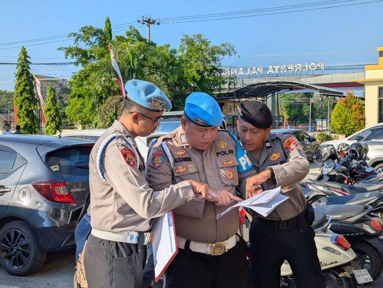 Pengawasan personel (waspers) dilakukan oleh Seksi Profesi dan Pengamanan (Sipropam) Polresta Palangka Raya, Polda Kalteng saat pelaksanaan Apel Satuan Fungsi (satfung) kesatuan, Rabu (15/7/2026) pagi.