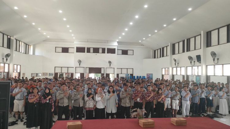 Kegiatan yang berlangsung di Aula SMKN 1 Palangka Raya tersebut diikuti sebanyak 447 peserta didik baru. 