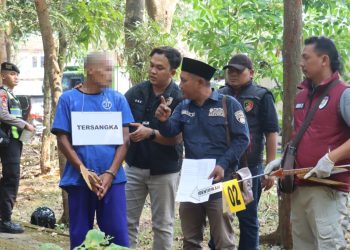 Lokasi rekonstruksi berada di Hutan Kota Wasesa, Kecamatan Kalimanah, Kabupaten Purbalingga, Rabu (15/7/2026) siang. Lokasi tersebut telah diatur menyerupai tempat kejadian perkara (TKP) aslinya yang berada di sebuah kebun wilayah Desa Sangkananyu, Kecamatan Mrebet, Kabupaten Purbalingga.