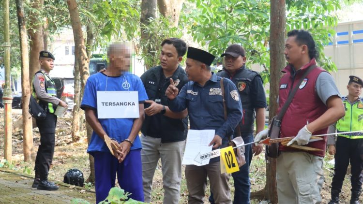 Lokasi rekonstruksi berada di Hutan Kota Wasesa, Kecamatan Kalimanah, Kabupaten Purbalingga, Rabu (15/7/2026) siang. Lokasi tersebut telah diatur menyerupai tempat kejadian perkara (TKP) aslinya yang berada di sebuah kebun wilayah Desa Sangkananyu, Kecamatan Mrebet, Kabupaten Purbalingga.