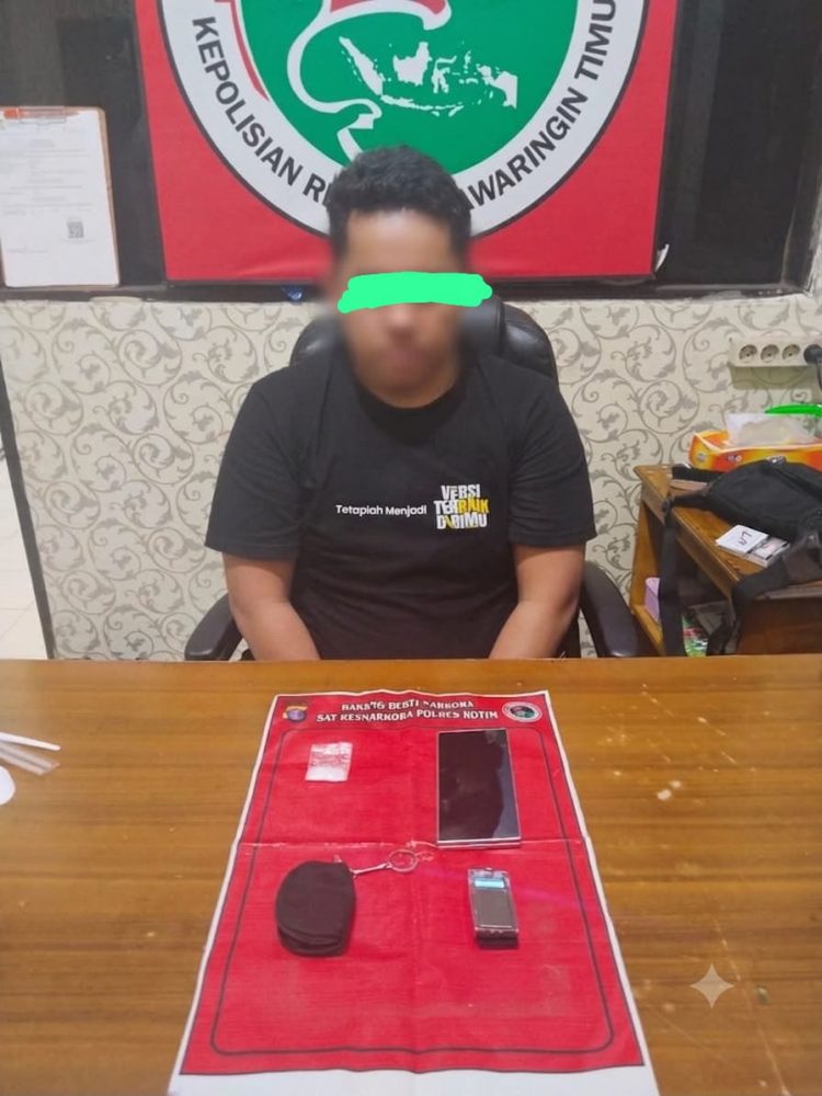 Satresnarkoba Polres Kotawaringin Timur. telah mengamankan seorang pria berinisial FR Bin FZ 29th, saat membawa dan menyimpan 1 paket sabu dengan berat kotor 2,76 (dua koma tujuh enam ) gram, didalam dompet, TKP (Tempat Kejadian Perkara) di Jl Tjilik Riwut Depan Alfamart Rt 24 Kec Baamang Sampit, Kab. Kotim. Selasa 14 Juli 2026 skj 14.00 Wib.