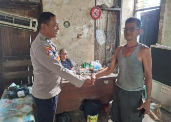 Aiptu Siswanto berdialog langsung dengan pemilik usaha dan mengajak masyarakat untuk meningkatkan kepedulian terhadap keamanan lingkungan serta segera melaporkan apabila mengetahui adanya potensi gangguan kamtibmas.