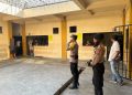 Kegiatan tersebut dipimpin oleh Pamapta II Ipda Rakhmad Razib dengan melakukan pemeriksaan terhadap jumlah dan kondisi para tahanan, kesiapsiagaan petugas jaga, serta kelengkapan administrasi penjagaan.