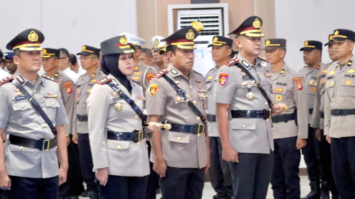 Kapolda Kalimantan Tengah (Kalteng) Irjen Pol Iwan Kurniawan, memimpin langsung upacara serah terima jabatan (Sertijab) tiga (3) pejabat utama dan tiga (3) Kapolres di jajaran Polda Kalteng, bertempat di Gedung Graha Bhayangkara, Mapolda setempat, Kamis (16/7/2026) pagi.