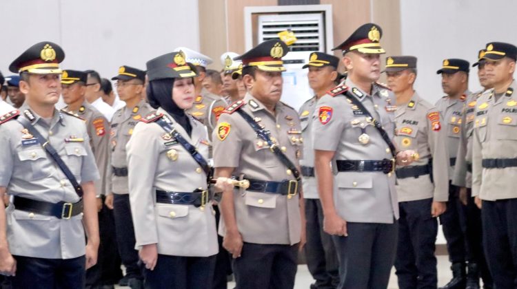 Kapolda Kalimantan Tengah (Kalteng) Irjen Pol Iwan Kurniawan, memimpin langsung upacara serah terima jabatan (Sertijab) tiga (3) pejabat utama dan tiga (3) Kapolres di jajaran Polda Kalteng, bertempat di Gedung Graha Bhayangkara, Mapolda setempat, Kamis (16/7/2026) pagi.
