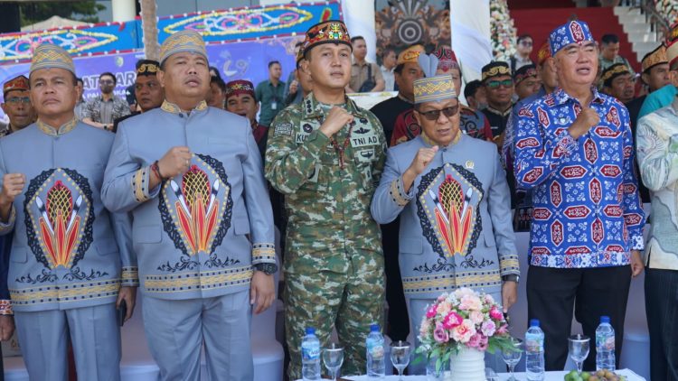 Dandim 1016/Palangka Raya Kolonel Inf Kurniawan Agung Sancoyo, S.E.,M.Han menghadiri upacara memperingati Hari Jadi Ke - 61 Pemerintah Kota Palangka Raya dan Hari Jadi Ke - 69