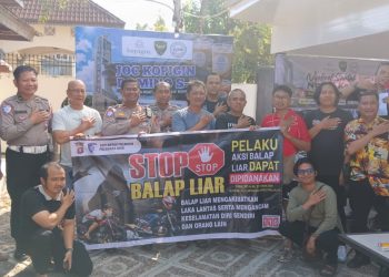 dialog interaktif bertajuk “Ngobrol Santai sambil Ngopi” yang dilakukan oleh Kasatlantas, Kompol Hermanto, S.H. bersama personel di Kafe Kopigin, Jalan Salampak Umar, Kota Palangka Raya, Kalimantan Tengah, Sabtu (18/7/2026).